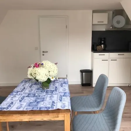 Die Graefin Auf Ruegen - Ferienappartements Parchtitz Exterior photo