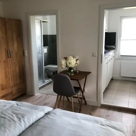 Die Graefin Auf Ruegen - Ferienappartements Parchtitz Exterior photo
